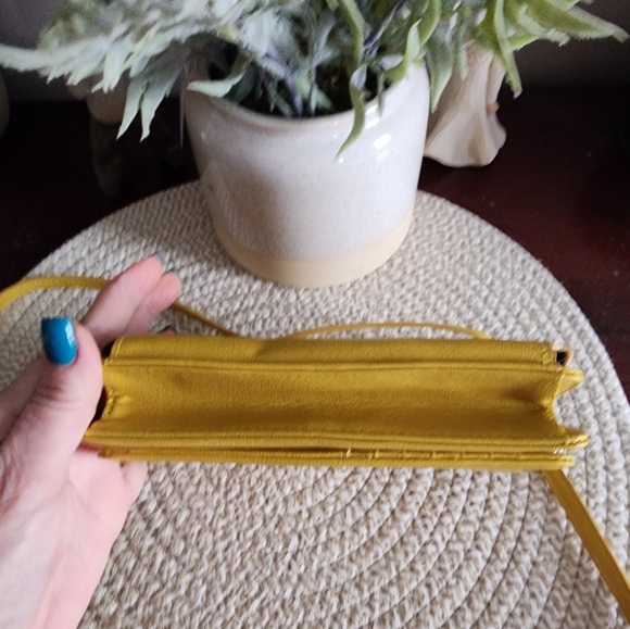 NEW ~ Nuoku Leather Cellphone/Wallet Yellow Crossbody Bag - Picture 11 of 14